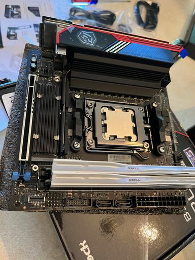 SomethingA Bit Different (Evolv Shift XT SFF Build) by