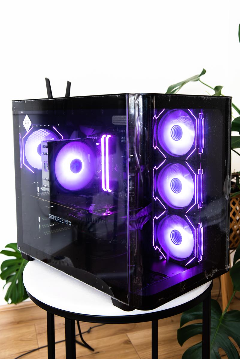 　adept  comp Ryzen 7 5700x3d + RTX 3070 8gb Aerocool P500C dual chamber