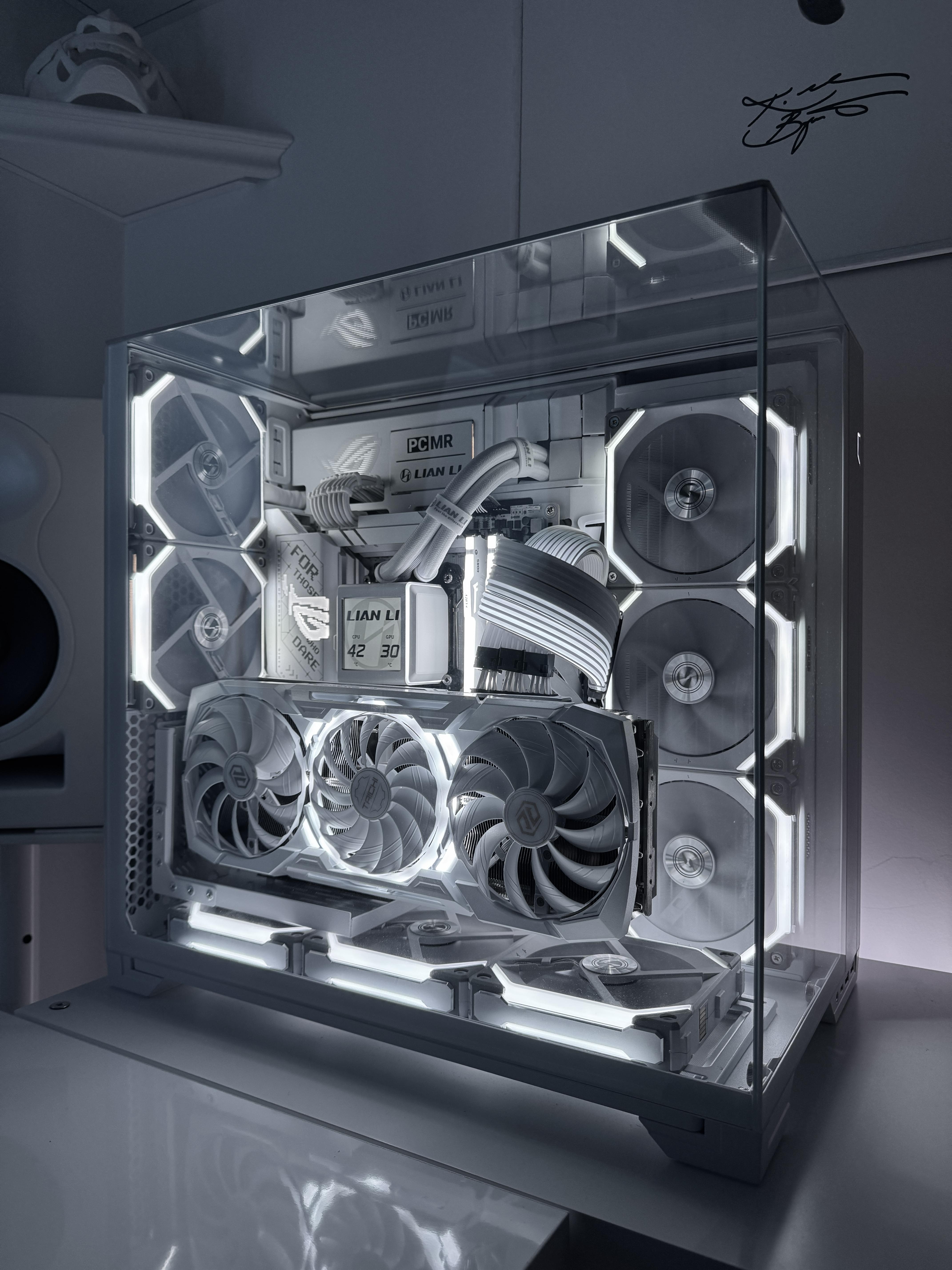 Lian Li Everything by christianvalete - AMD Ryzen 7 9800X3D