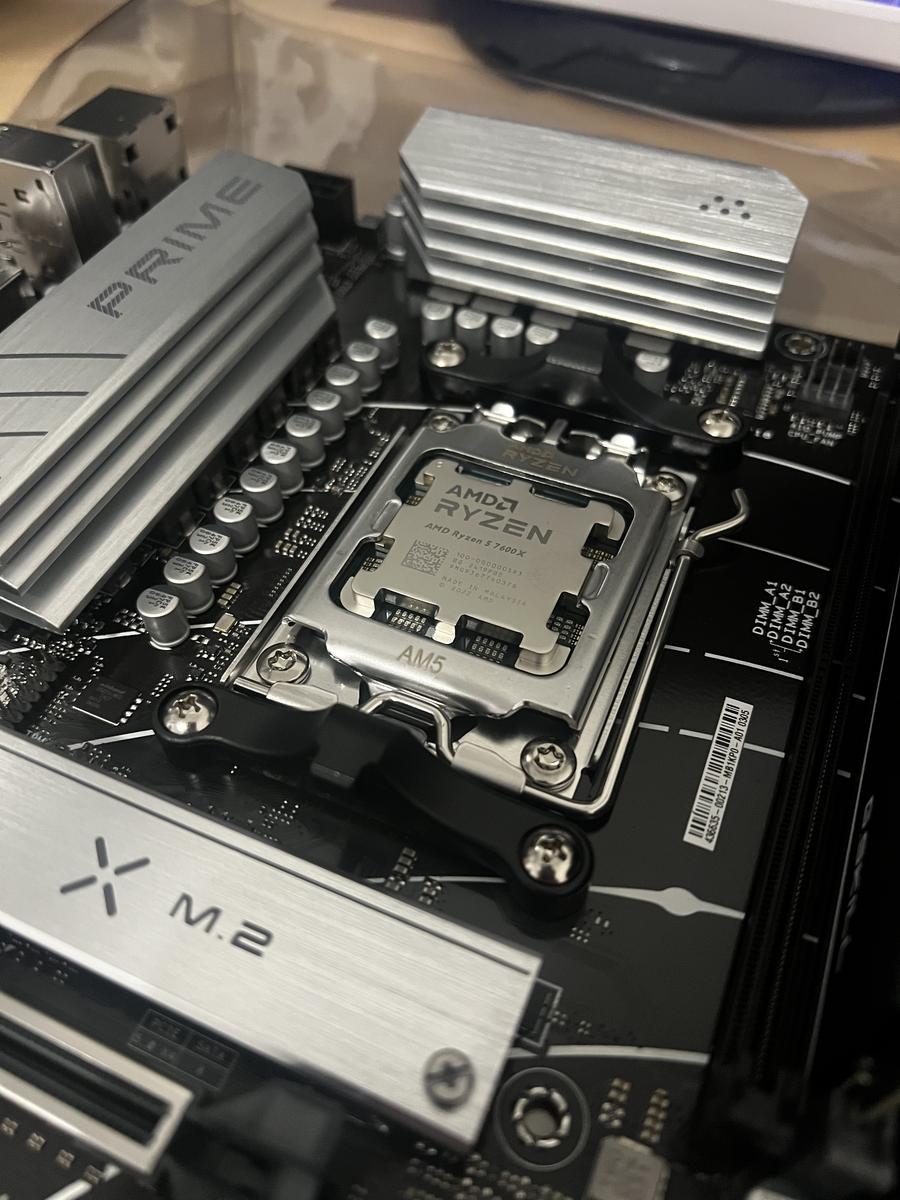 HYTE Y60 White Minimalistic Build by Nilanh - AMD Ryzen 5
