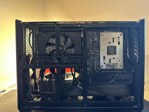 Ncase M2 Grater by Cjhenry - AMD Ryzen 7 9800X3D, GeForce RTX 4070