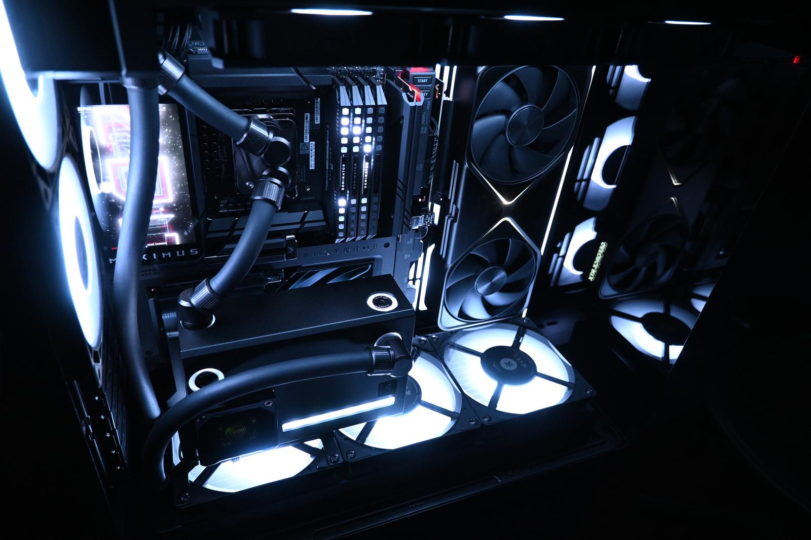RTX 5090 FE Founders Edition x 285K Monochrome by