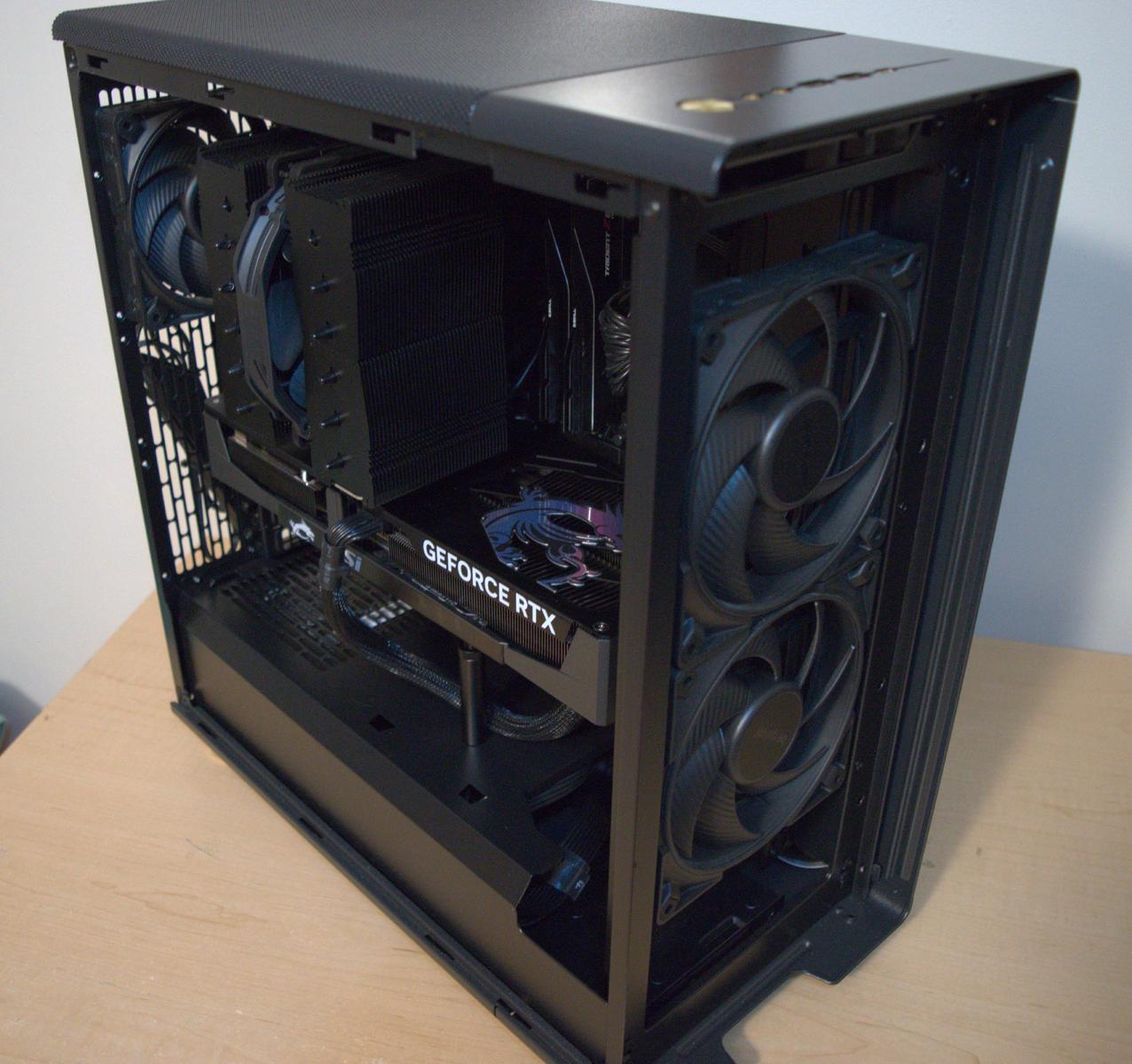 Stealthy and Quiet Fractal North Build by GloomiePC - AMD