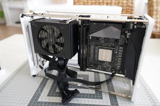 Thorzone NANOQ S Charkカラー ハンドル＋LED NANOQ | 11-16L Unibody SFF mini-ITX Case - THOR ZONE