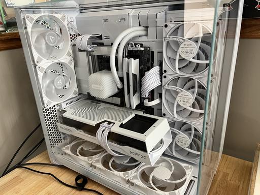 White 9070xt Build by difflx - AMD Ryzen 7 9800X3D, Radeon RX 9070