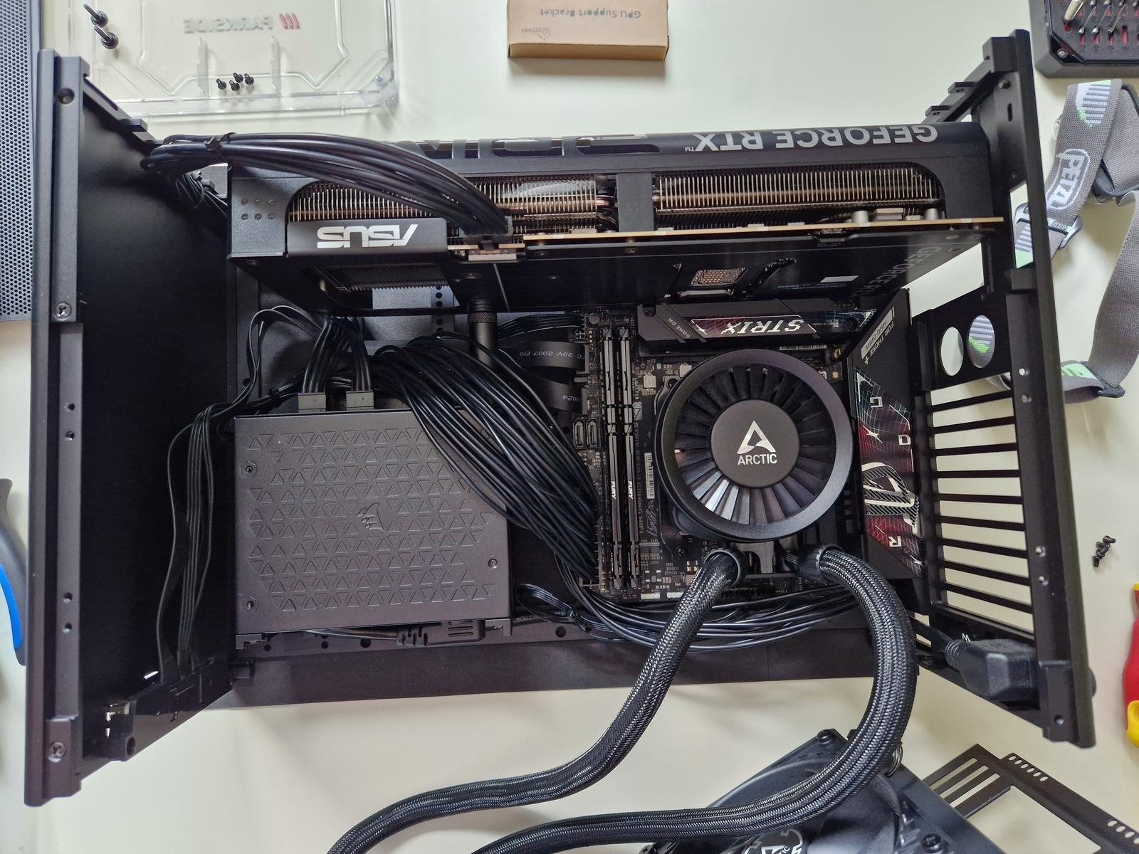 NCASE M2 Round Black by capuder - AMD Ryzen 5 9600X, GeForce RTX