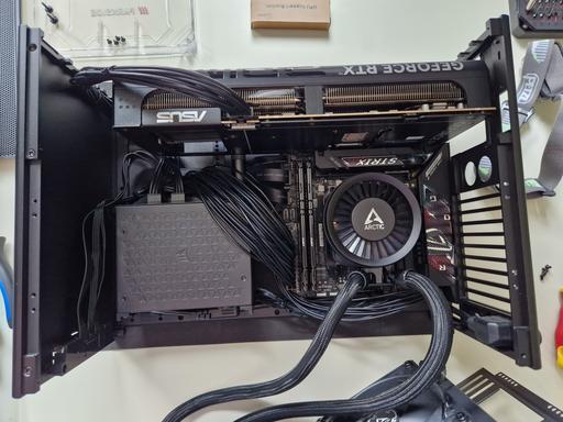 NCASE M2 Round Black by capuder - AMD Ryzen 5 9600X, GeForce RTX