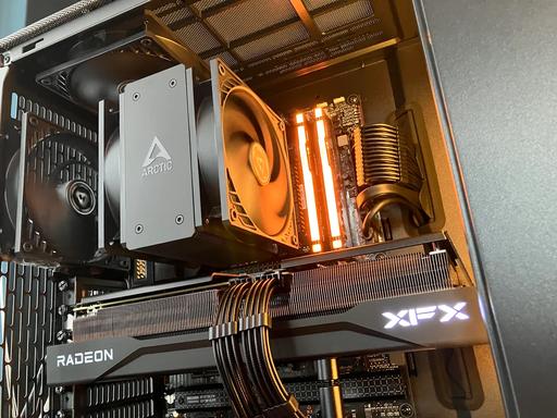 Fractal North - Ryzen 7600X - XFX Swift AMD Radeon RX 9070 XT by