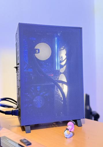 デスクトップ ZS A4DC V3 ゲーミング/ワークステーションビルド、結構詰まっ