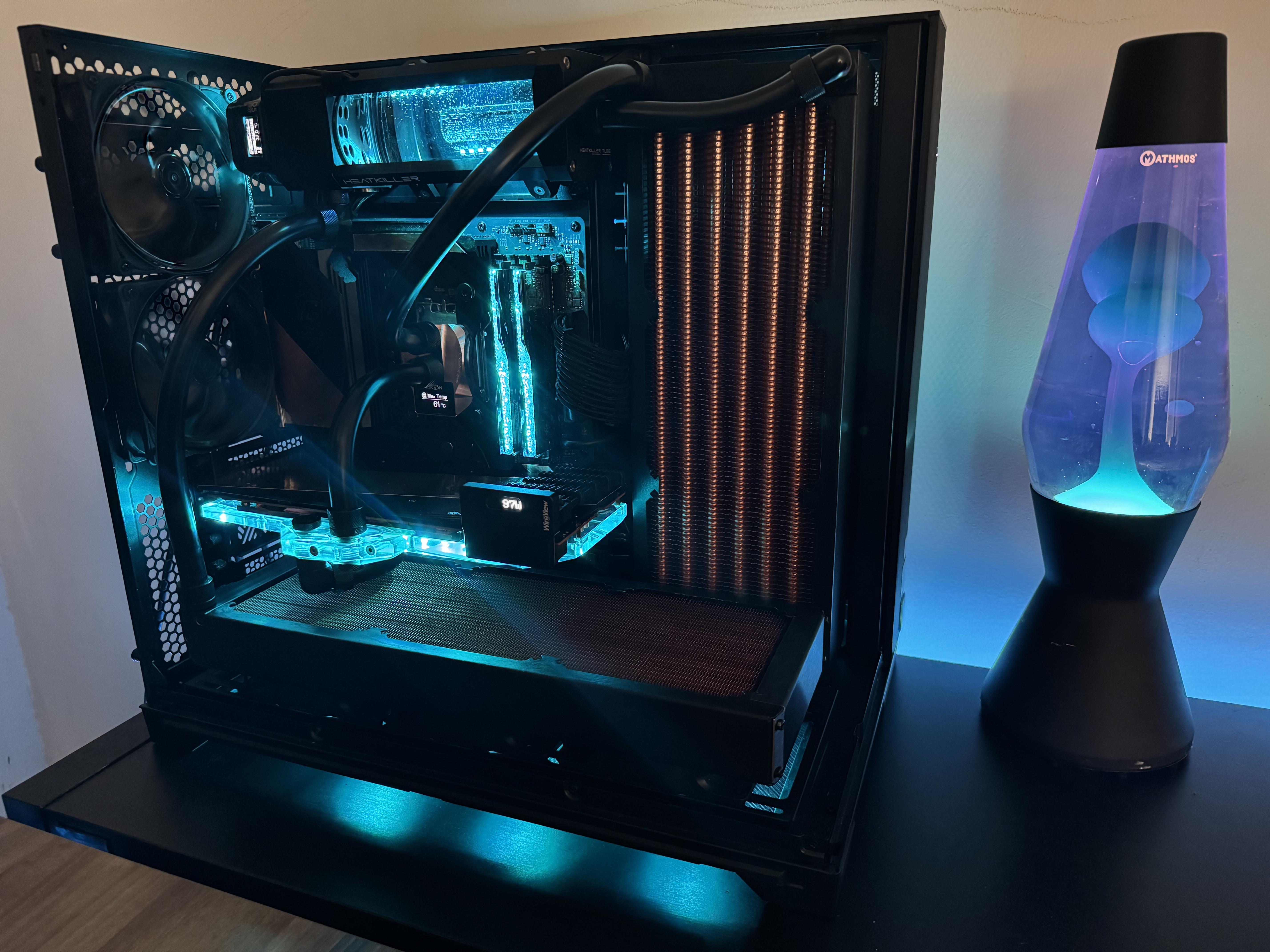 Cu Space Cowboy by Gintoxic - AMD Ryzen 7 9800X3D, Radeon RX