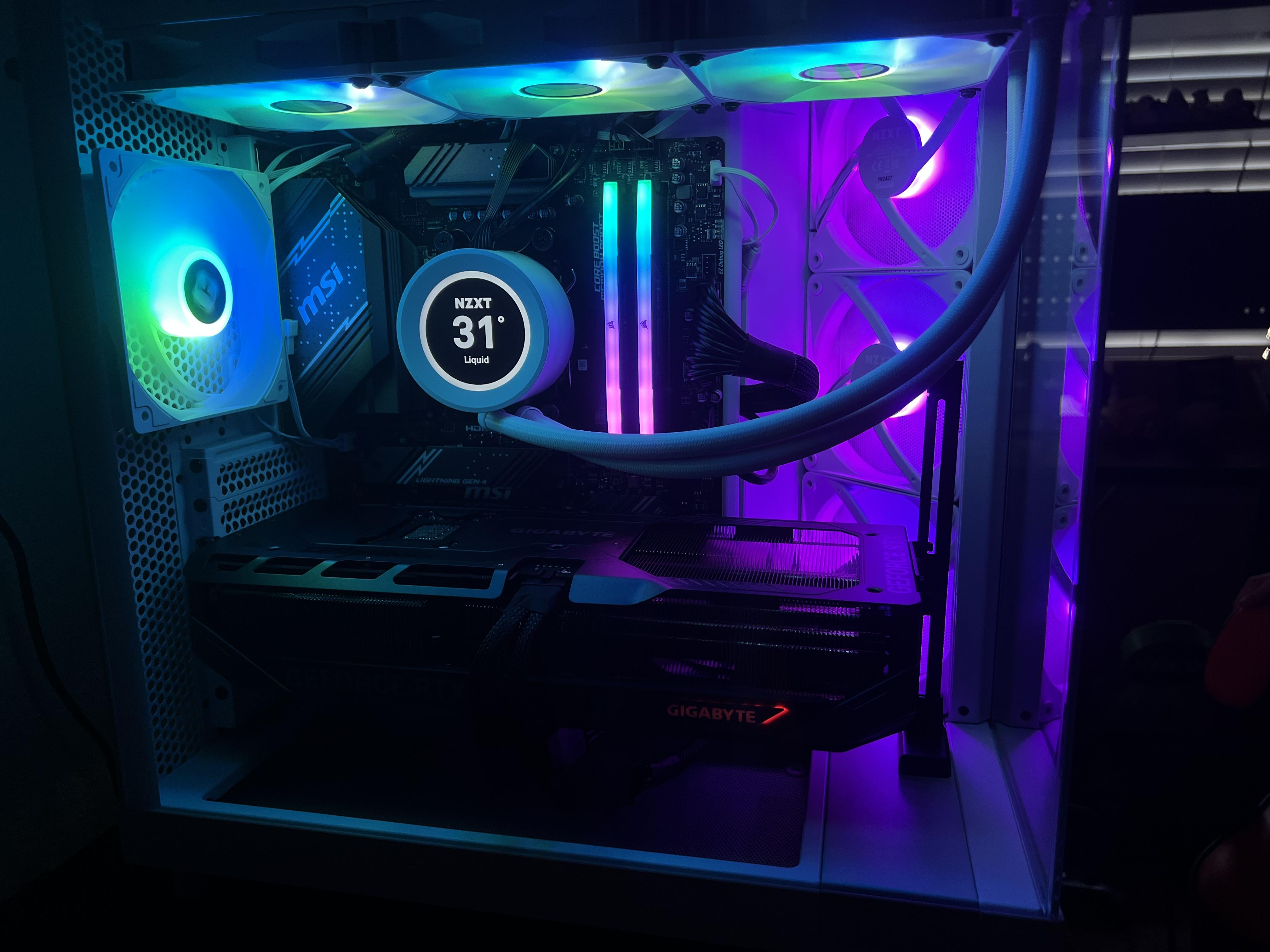 🤍 - RTX 5070 TI, Ryzen 7 7800X3D, NZXT H6 Flow RGB by
