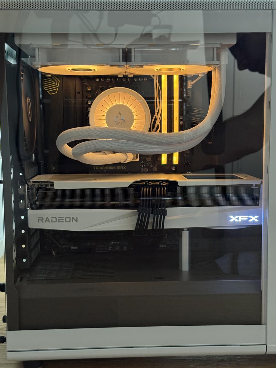 North01 by RenoirYon - AMD Ryzen 7 9700X, Radeon RX 9070 XT