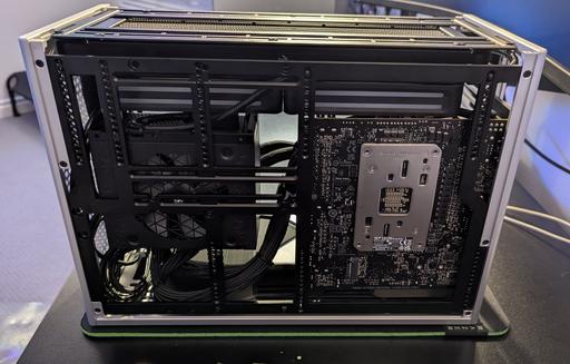 SFF ITX Build in NCASE M2 Grater by sabdoy - AMD Ryzen 7 9800X3D