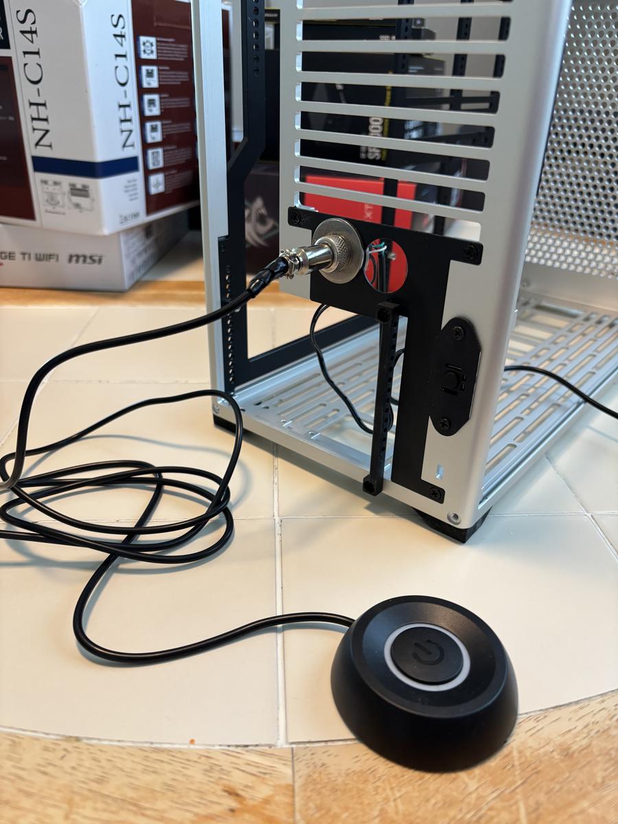 PCケース(自作PC用) NCASE M2 - Grater NCASE M2 Grater Under-desk Gaming Build by germantucky - AMD Ryzen
