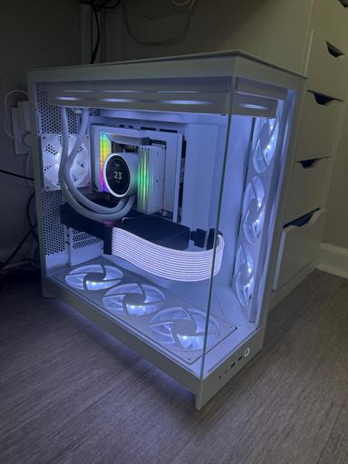 PCしろうと 5090 white and black build by mrjoeyjiffy - AMD Ryzen 7 9800X3D