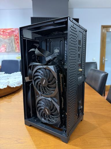 Adamastor (Shiny Snake L400 - Mini ITX / ATX PSU) [First Build] by