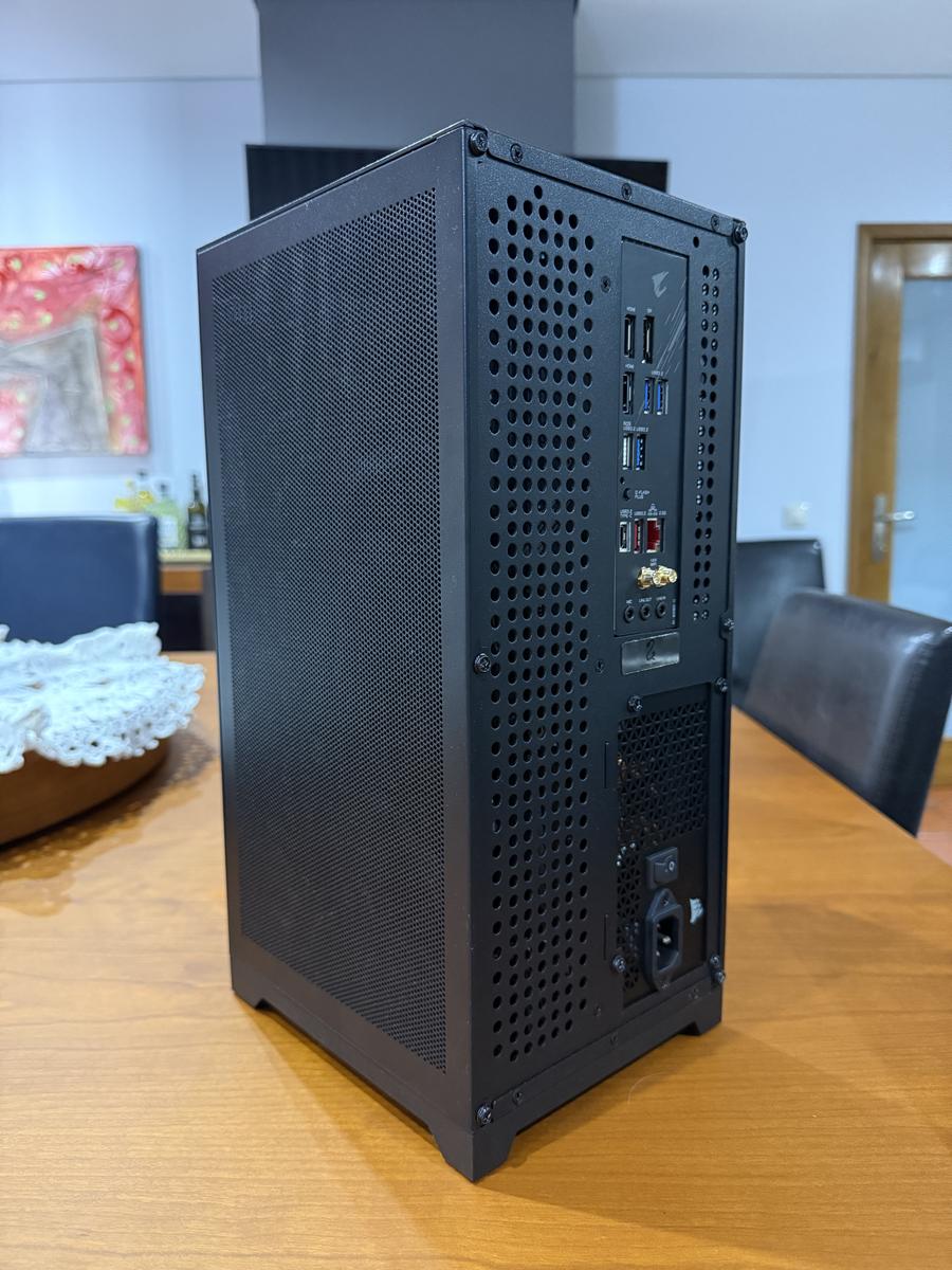 Adamastor (Shiny Snake L400 - Mini ITX / ATX PSU) [First Build] by