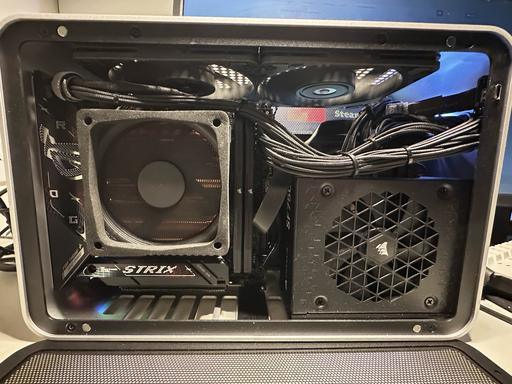 COOJ SF3 ITX by Aikito - AMD Ryzen 7 9800X3D, Radeon RX 9070 XT