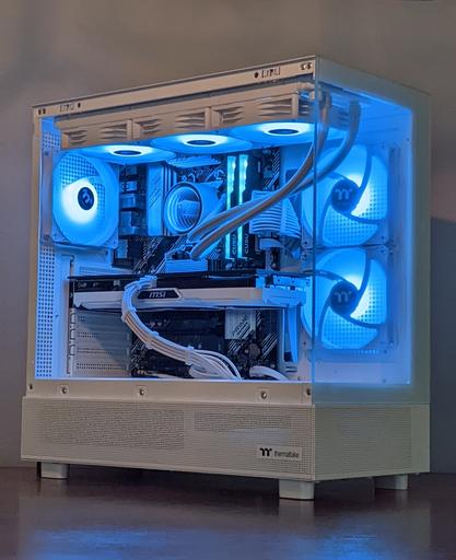 5700x View 270 white flip by GiquePcs - AMD Ryzen 7 5700X, GeForce