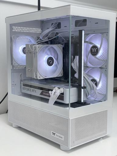 Ryzen 5 5600 + RTX 3070 White Build - first build as a 15 y/o. by